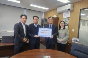 현대자동차(주) 충북지역본부에서 지난 21일 제천시노인종합복지관에 지역사회 공헌기금으로 400만원을 후원했다.